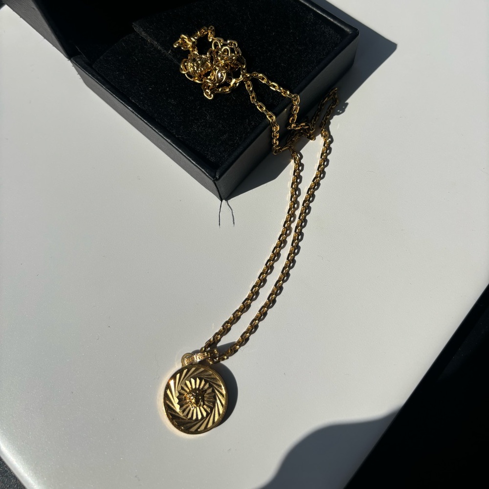 Authentic VERSACE medusa Pendant Charm Logo necklace Engraving in Gold